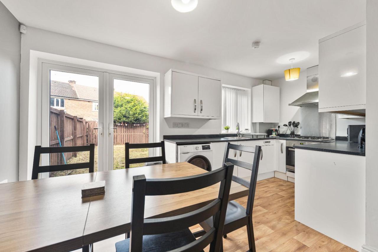 Exclusive House For Contractors And Families Villa Bradford  Exterior photo