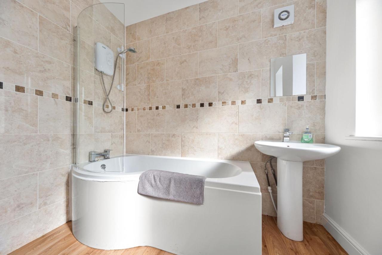 Exclusive House For Contractors And Families Villa Bradford  Exterior photo